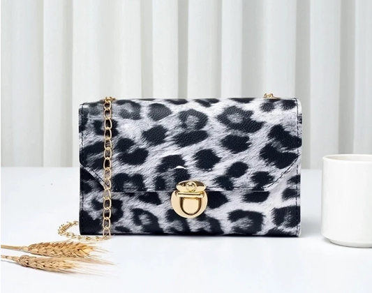 Bolso de mano pequeño.